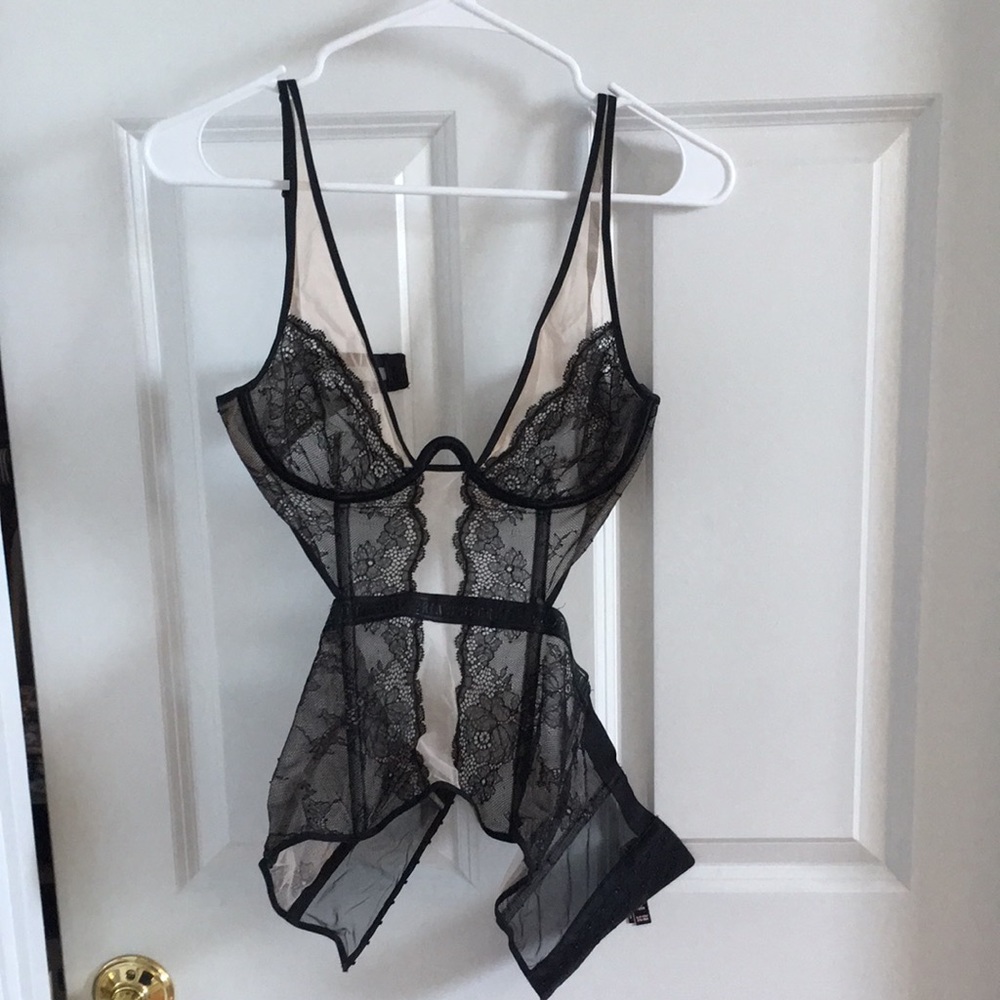 Victoria’s Secret black lace corset size S - Picture 2 of 3